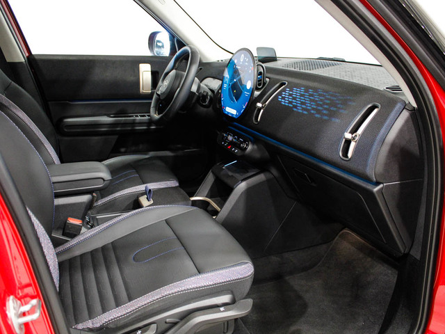 fotoG 16 del MINI MINI Countryman C 125 kW (170 CV) 170cv Gasolina del 2024 en Barcelona