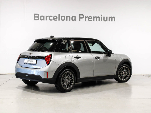 fotoG 3 del MINI MINI 5 Puertas Cooper C 115 kW (156 CV) 156cv Gasolina del 2024 en Barcelona