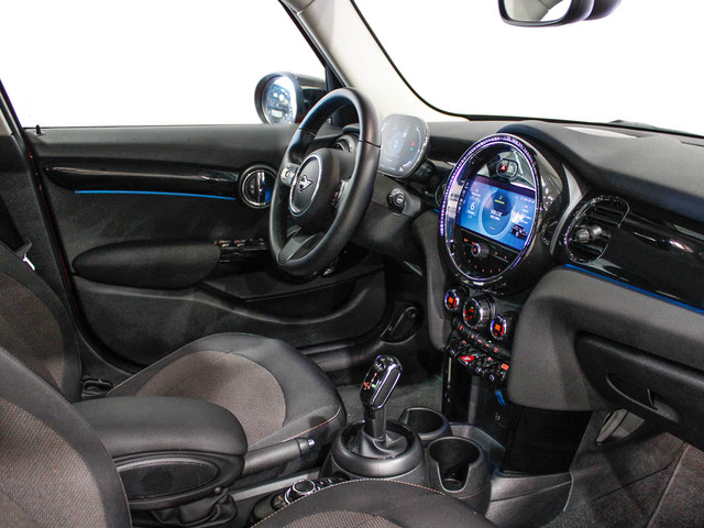 fotoG 7 del MINI MINI 5 Puertas Cooper 100 kW (136 CV) 136cv Gasolina del 2022 en Barcelona