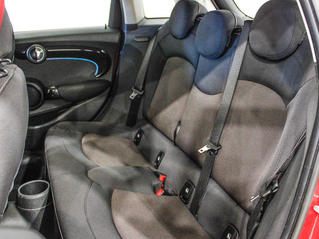 fotoG 8 del MINI MINI 5 Puertas Cooper 100 kW (136 CV) 136cv Gasolina del 2022 en Barcelona