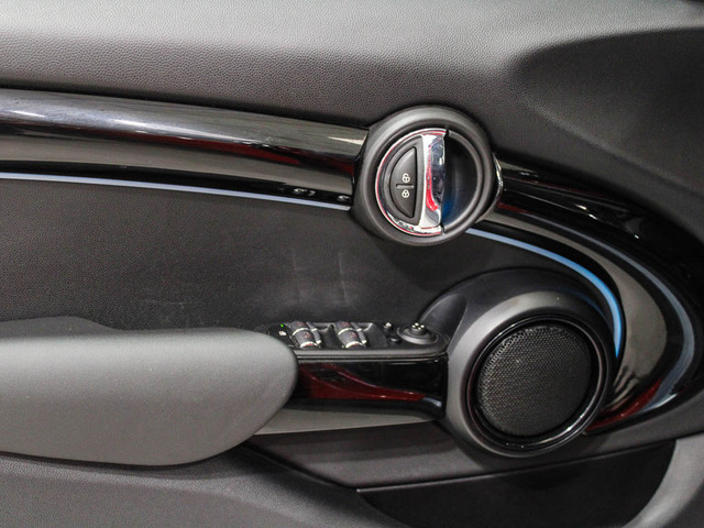 fotoG 15 del MINI MINI 5 Puertas Cooper 100 kW (136 CV) 136cv Gasolina del 2022 en Barcelona