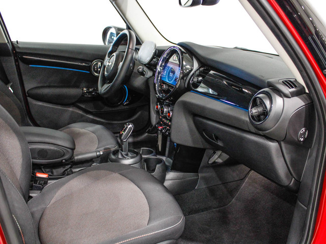 fotoG 16 del MINI MINI 5 Puertas Cooper 100 kW (136 CV) 136cv Gasolina del 2022 en Barcelona