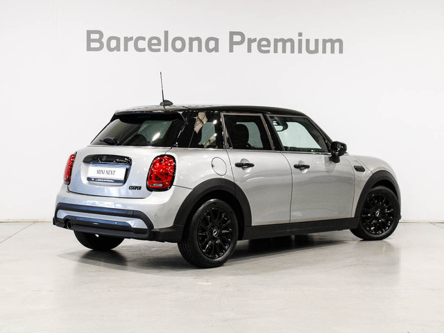 fotoG 3 del MINI MINI 5 Puertas Cooper 100 kW (136 CV) 136cv Gasolina del 2023 en Barcelona