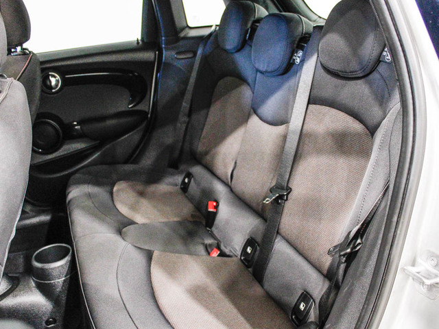 fotoG 8 del MINI MINI 5 Puertas Cooper 100 kW (136 CV) 136cv Gasolina del 2023 en Barcelona