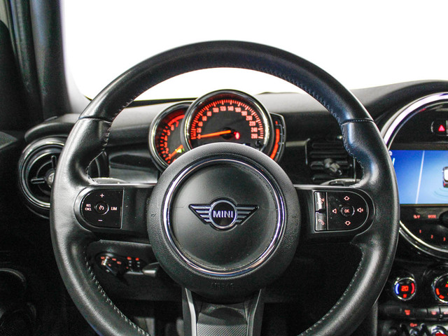 fotoG 12 del MINI MINI 5 Puertas Cooper 100 kW (136 CV) 136cv Gasolina del 2023 en Barcelona