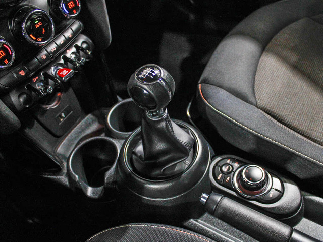 fotoG 14 del MINI MINI 5 Puertas Cooper 100 kW (136 CV) 136cv Gasolina del 2023 en Barcelona