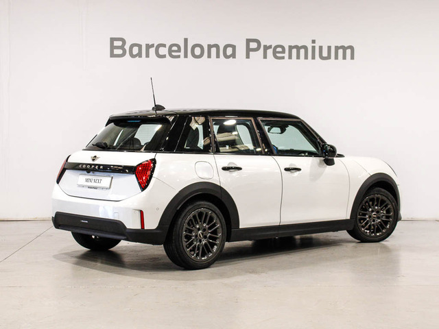 fotoG 3 del MINI MINI 5 Puertas Cooper C 115 kW (156 CV) 156cv Gasolina del 2025 en Barcelona