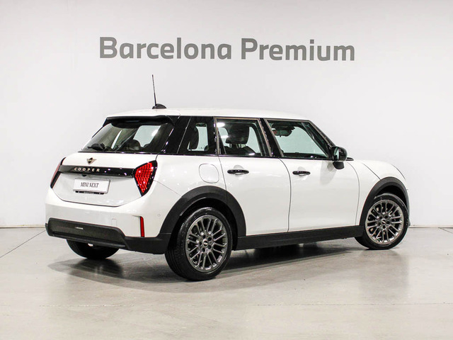fotoG 3 del MINI MINI 5 Puertas Cooper C 115 kW (156 CV) 156cv Gasolina del 2025 en Barcelona