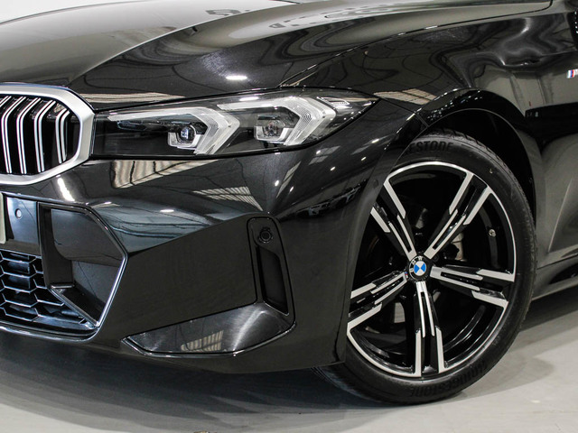 BMW Serie 3 318d Touring color Negro. Año 2025. 110KW(150CV). Diésel. En concesionario Barcelona Premium -- GRAN VIA de Barcelona