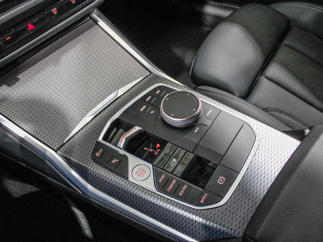 BMW Serie 3 318d Touring color Negro. Año 2025. 110KW(150CV). Diésel. En concesionario Barcelona Premium -- GRAN VIA de Barcelona