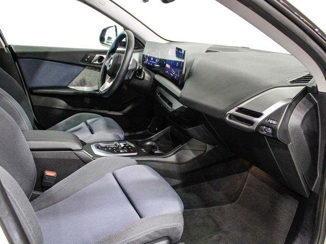 BMW Serie 2 218d Gran Coupe color Blanco. Año 2025. 110KW(150CV). Diésel. En concesionario Barcelona Premium -- GRAN VIA de Barcelona