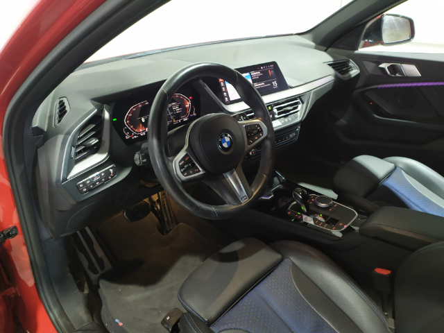 BMW Serie 1 118d color Rojo. Año 2022. 110KW(150CV). Diésel. En concesionario Hispamovil Elche de Alicante