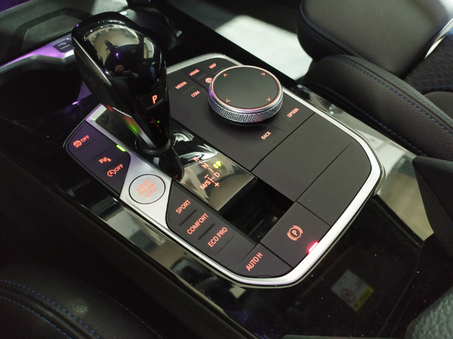 BMW Serie 1 118d color Rojo. Año 2022. 110KW(150CV). Diésel. En concesionario Hispamovil Elche de Alicante