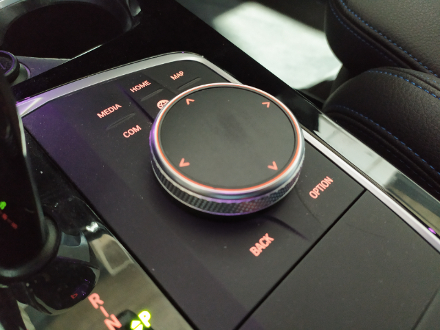 BMW Serie 1 118d color Rojo. Año 2022. 110KW(150CV). Diésel. En concesionario Hispamovil Elche de Alicante