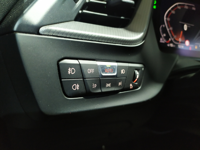 BMW Serie 1 118d color Rojo. Año 2022. 110KW(150CV). Diésel. En concesionario Hispamovil Elche de Alicante