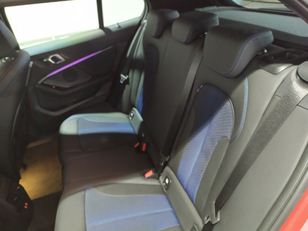 BMW Serie 1 118d color Rojo. Año 2022. 110KW(150CV). Diésel. En concesionario Hispamovil Elche de Alicante