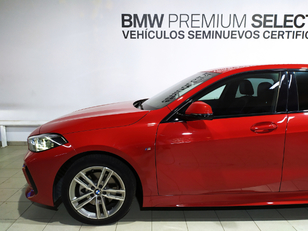 BMW Serie 1 118d color Rojo. Año 2022. 110KW(150CV). Diésel. En concesionario Hispamovil Elche de Alicante