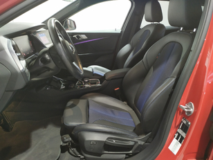 BMW Serie 1 118d color Rojo. Año 2022. 110KW(150CV). Diésel. En concesionario Hispamovil Elche de Alicante