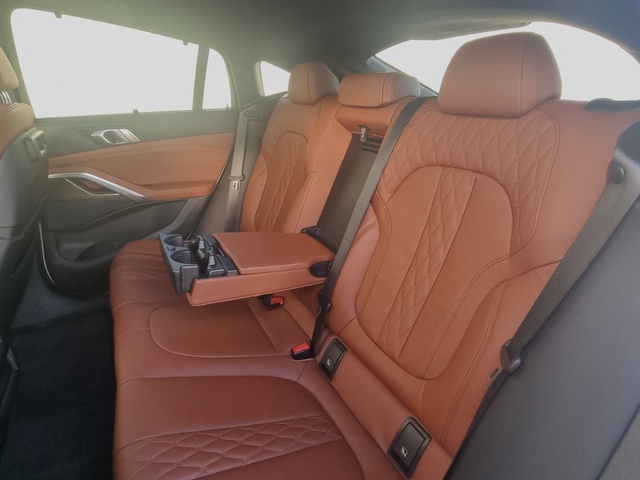 BMW X6 xDrive40i color Blanco. Año 2021. 250KW(340CV). Gasolina. En concesionario GANDIA Automoviles Fersan, S.A. de Valencia