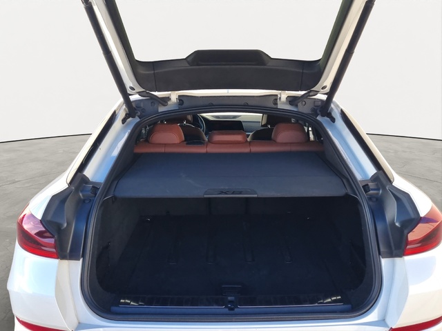 BMW X6 xDrive40i color Blanco. Año 2021. 250KW(340CV). Gasolina. En concesionario GANDIA Automoviles Fersan, S.A. de Valencia