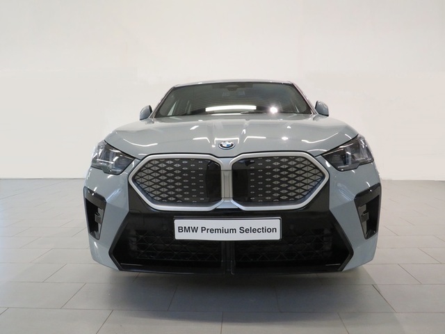 BMW iX2 eDrive20 color Gris. Año 2025. 150KW(204CV). Eléctrico. En concesionario Lugauto S.A. de Lugo