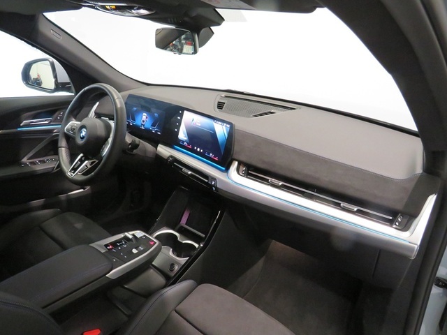 BMW iX2 eDrive20 color Gris. Año 2025. 150KW(204CV). Eléctrico. En concesionario Lugauto S.A. de Lugo