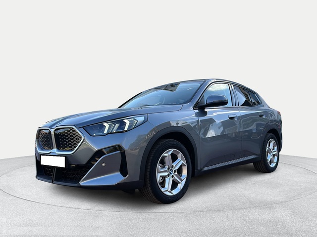 BMW iX2 eDrive20 color Gris. Año 2025. 150KW(204CV). Eléctrico. En concesionario Motri Motor Jaén de Jaén