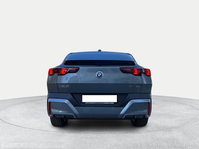 BMW iX2 eDrive20 color Gris. Año 2025. 150KW(204CV). Eléctrico. En concesionario Motri Motor Jaén de Jaén