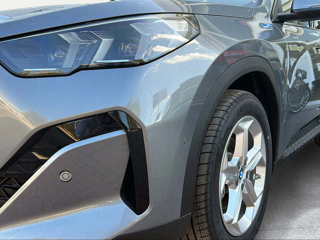 BMW iX2 eDrive20 color Gris. Año 2025. 150KW(204CV). Eléctrico. En concesionario Motri Motor Jaén de Jaén