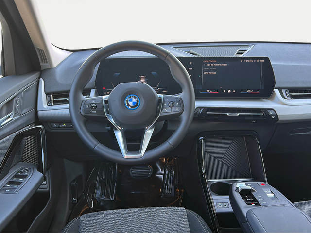 BMW iX2 eDrive20 color Gris. Año 2025. 150KW(204CV). Eléctrico. En concesionario Motri Motor Jaén de Jaén