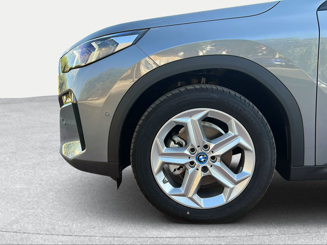 BMW iX2 eDrive20 color Gris. Año 2025. 150KW(204CV). Eléctrico. En concesionario Motri Motor Jaén de Jaén