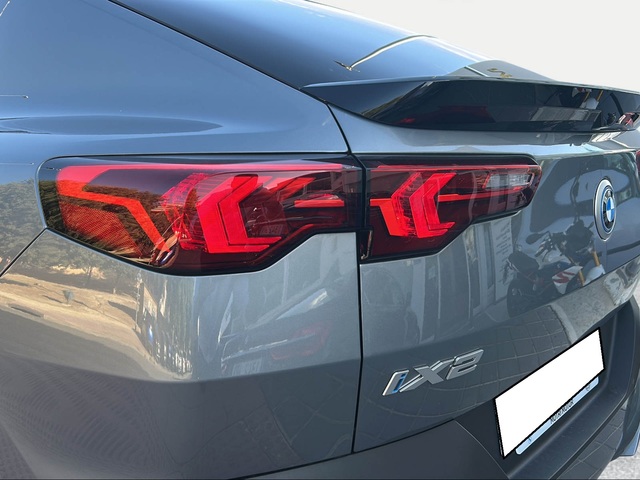 BMW iX2 eDrive20 color Gris. Año 2025. 150KW(204CV). Eléctrico. En concesionario Motri Motor Jaén de Jaén