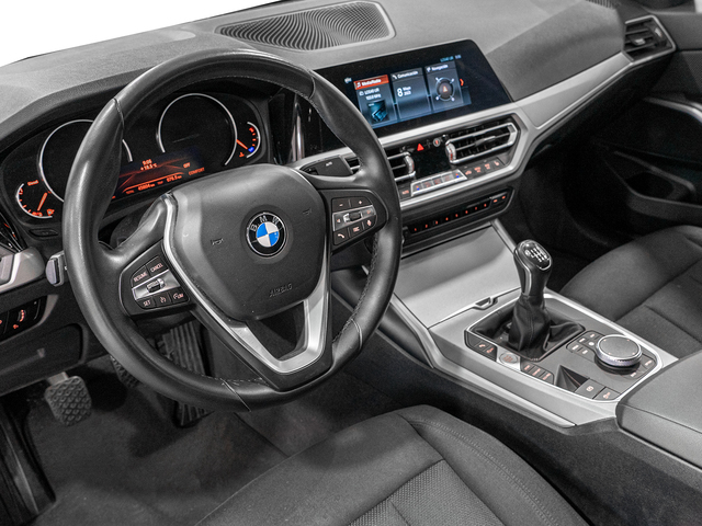 BMW Serie 3 318d color Blanco. Año 2019. 110KW(150CV). Diésel. En concesionario Caetano Cuzco, Alcalá de Madrid