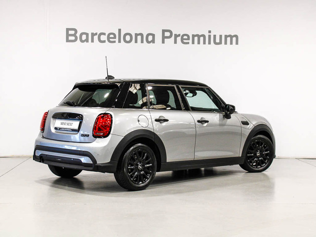 fotoG 3 del MINI MINI 5 Puertas Cooper 100 kW (136 CV) 136cv Gasolina del 2023 en Barcelona