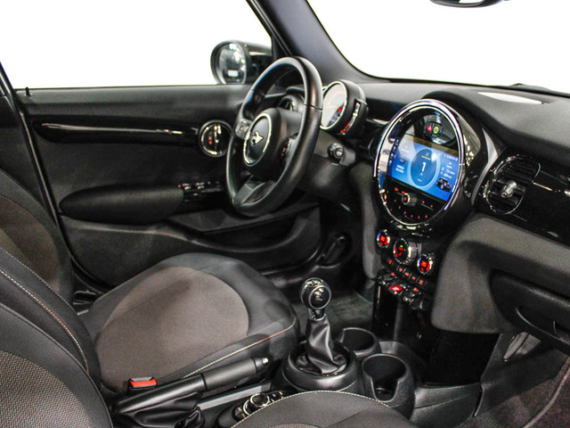 fotoG 7 del MINI MINI 5 Puertas Cooper 100 kW (136 CV) 136cv Gasolina del 2023 en Barcelona