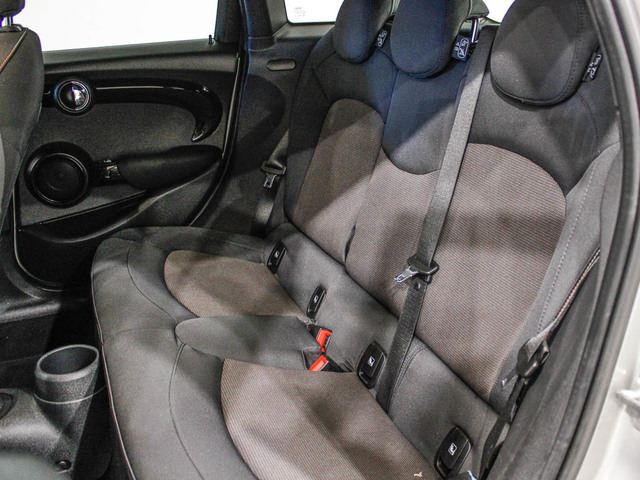 fotoG 8 del MINI MINI 5 Puertas Cooper 100 kW (136 CV) 136cv Gasolina del 2023 en Barcelona