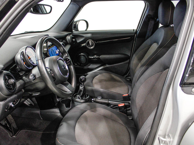 fotoG 10 del MINI MINI 5 Puertas Cooper 100 kW (136 CV) 136cv Gasolina del 2023 en Barcelona