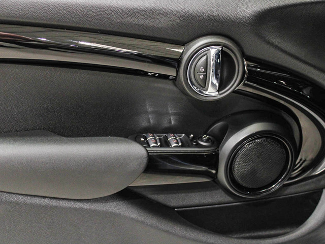 fotoG 15 del MINI MINI 5 Puertas Cooper 100 kW (136 CV) 136cv Gasolina del 2023 en Barcelona