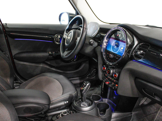 fotoG 7 del MINI MINI 5 Puertas Cooper 100 kW (136 CV) 136cv Gasolina del 2022 en Barcelona