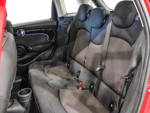 fotoG 8 del MINI MINI 5 Puertas Cooper 100 kW (136 CV) 136cv Gasolina del 2022 en Barcelona