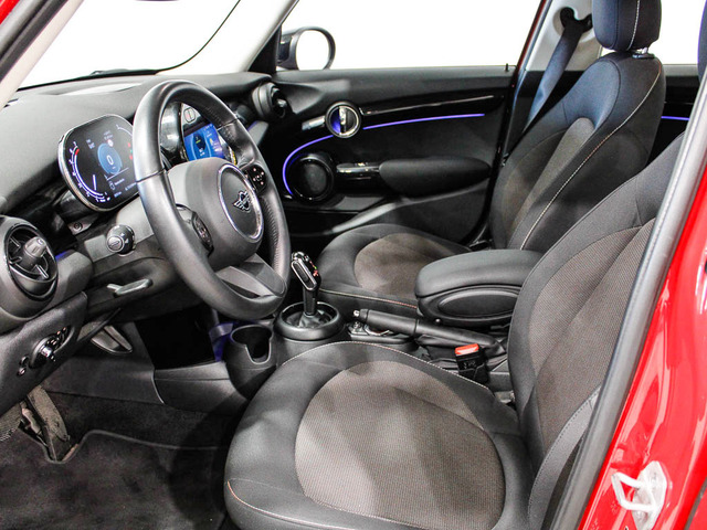 fotoG 10 del MINI MINI 5 Puertas Cooper 100 kW (136 CV) 136cv Gasolina del 2022 en Barcelona