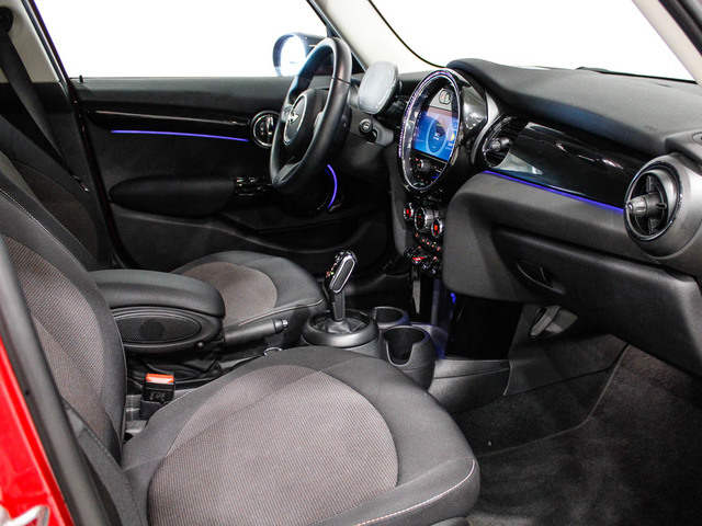 fotoG 12 del MINI MINI 5 Puertas Cooper 100 kW (136 CV) 136cv Gasolina del 2022 en Barcelona