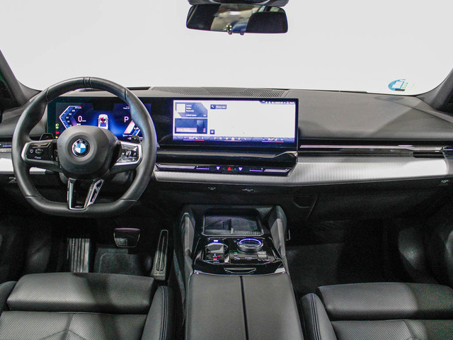 BMW Serie 5 520d color Blanco. Año 2025. 145KW(197CV). Diésel. En concesionario Barcelona Premium -- GRAN VIA de Barcelona