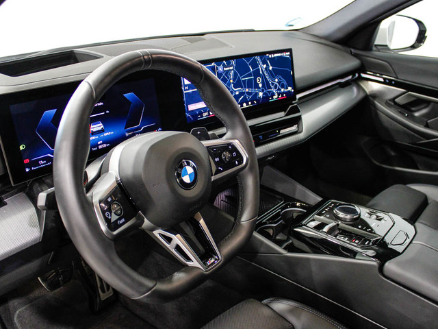 BMW Serie 5 520d color Blanco. Año 2025. 145KW(197CV). Diésel. En concesionario Barcelona Premium -- GRAN VIA de Barcelona