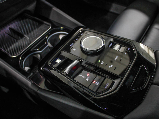 BMW Serie 5 520d color Blanco. Año 2025. 145KW(197CV). Diésel. En concesionario Barcelona Premium -- GRAN VIA de Barcelona