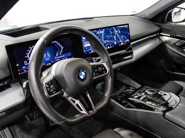 BMW Serie 5 520d Touring color Negro. Año 2025. 145KW(197CV). Diésel. En concesionario Barcelona Premium -- GRAN VIA de Barcelona