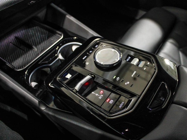 BMW Serie 5 520d Touring color Negro. Año 2025. 145KW(197CV). Diésel. En concesionario Barcelona Premium -- GRAN VIA de Barcelona