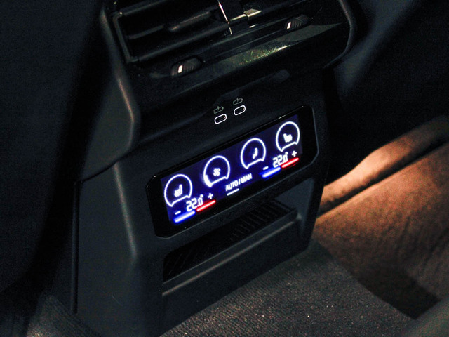 BMW Serie 5 520d Touring color Negro. Año 2025. 145KW(197CV). Diésel. En concesionario Barcelona Premium -- GRAN VIA de Barcelona