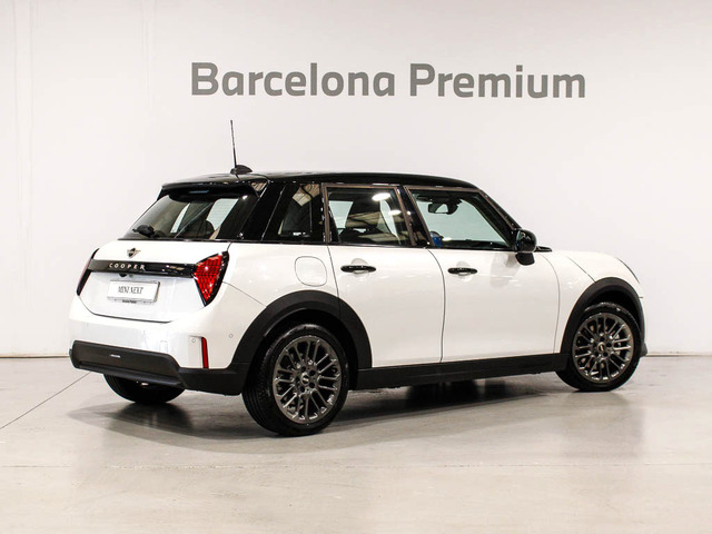 fotoG 3 del MINI MINI 5 Puertas Cooper C 115 kW (156 CV) 156cv Gasolina del 2025 en Barcelona