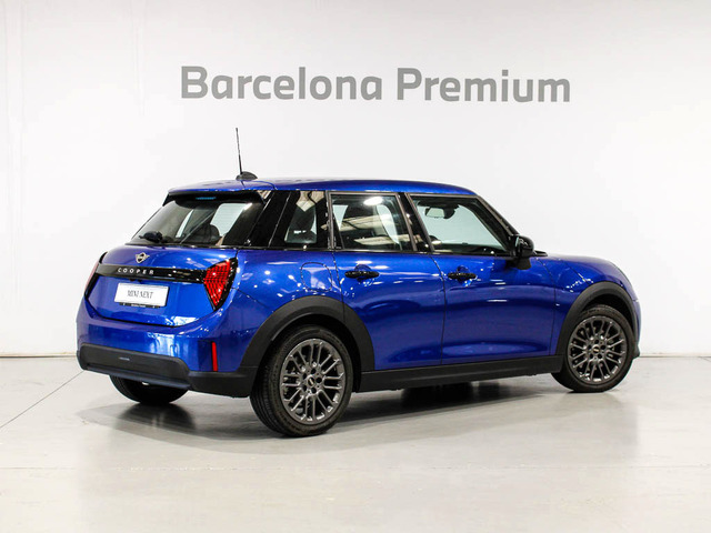 fotoG 3 del MINI MINI 5 Puertas Cooper C 115 kW (156 CV) 156cv Gasolina del 2025 en Barcelona